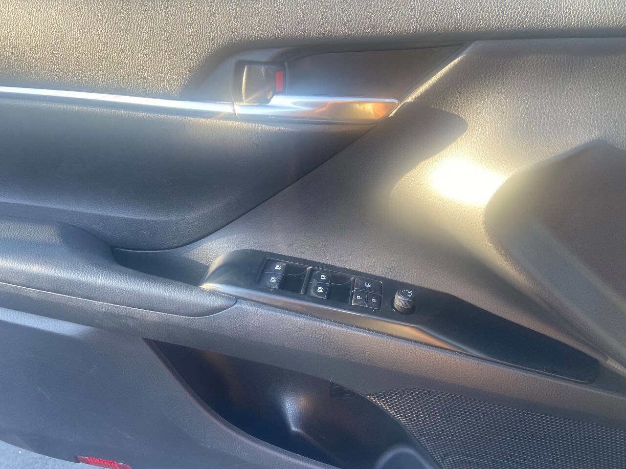 Used 2020 Toyota Camry SE image 31