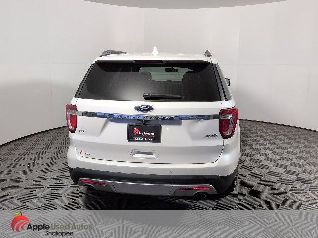 Used 2017 Ford Explorer XLT w/ Equipment Group 202A image 6