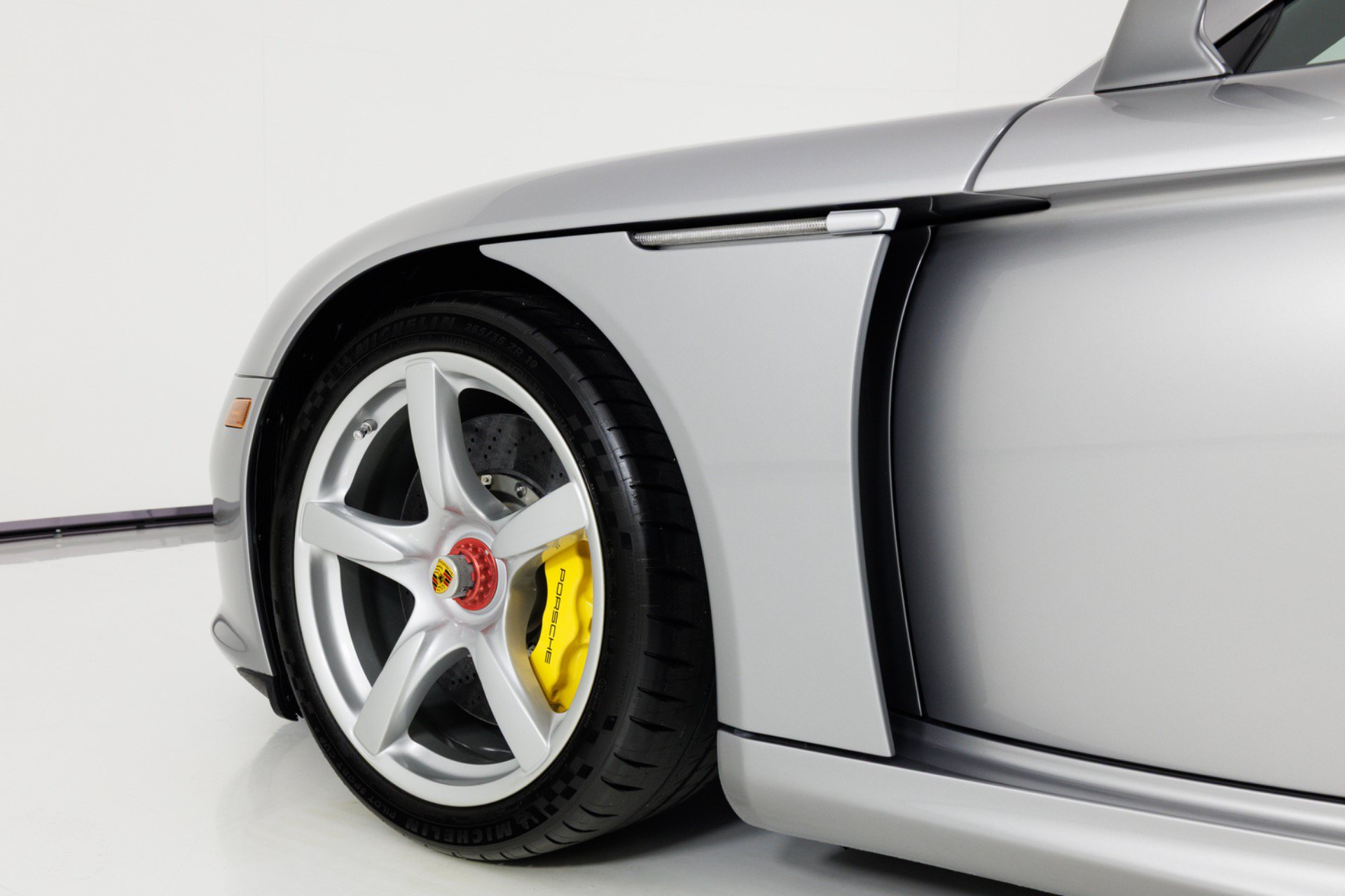 Used 2004 Porsche Carrera GT RWD image 68