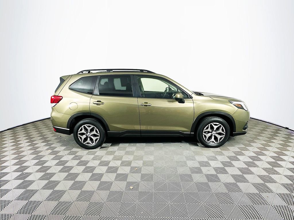 Used 2023 Subaru Forester Premium image 11
