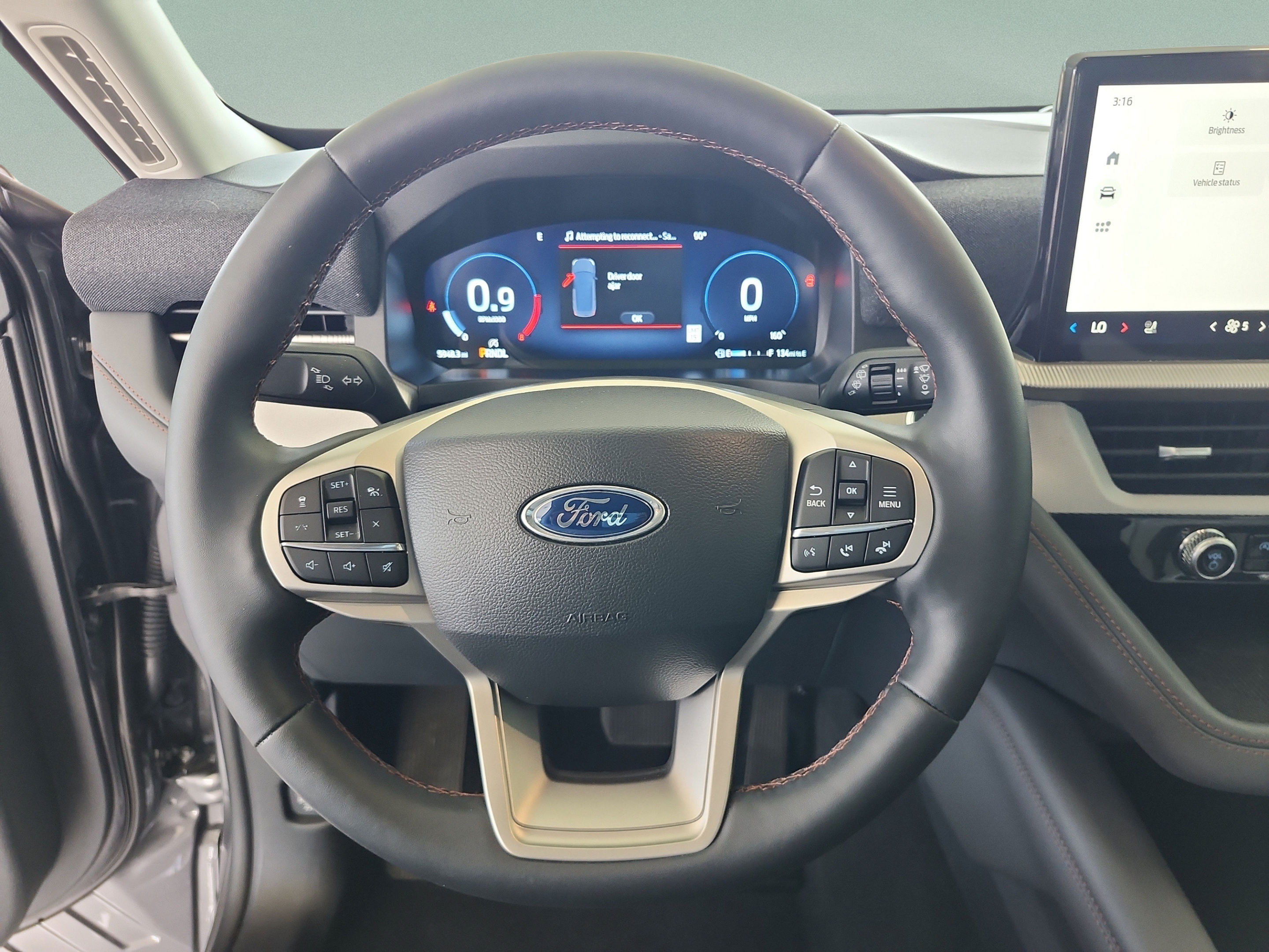 Certified 2025 Ford Explorer Active w/ Active Comfort Package RWD image 9