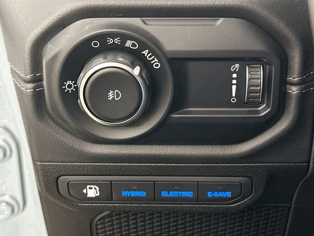 Used 2025 Jeep Wrangler Unlimited Sahara image 24