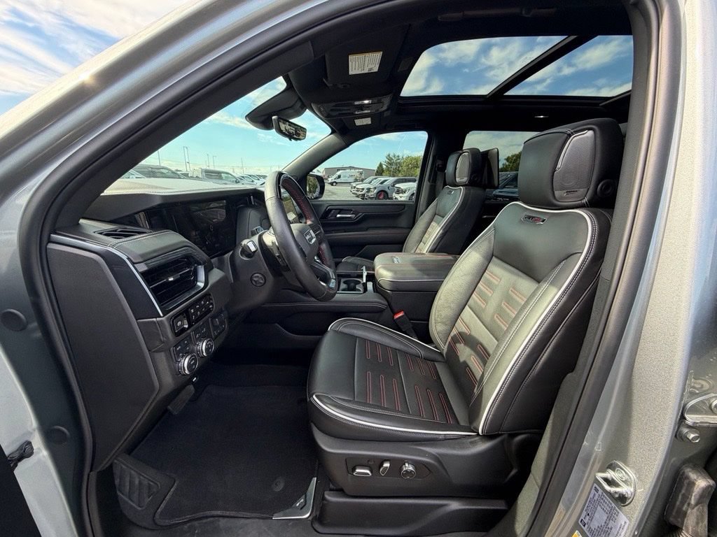 Used 2025 GMC Yukon AT4 Ultimate AWD/4WD image 2