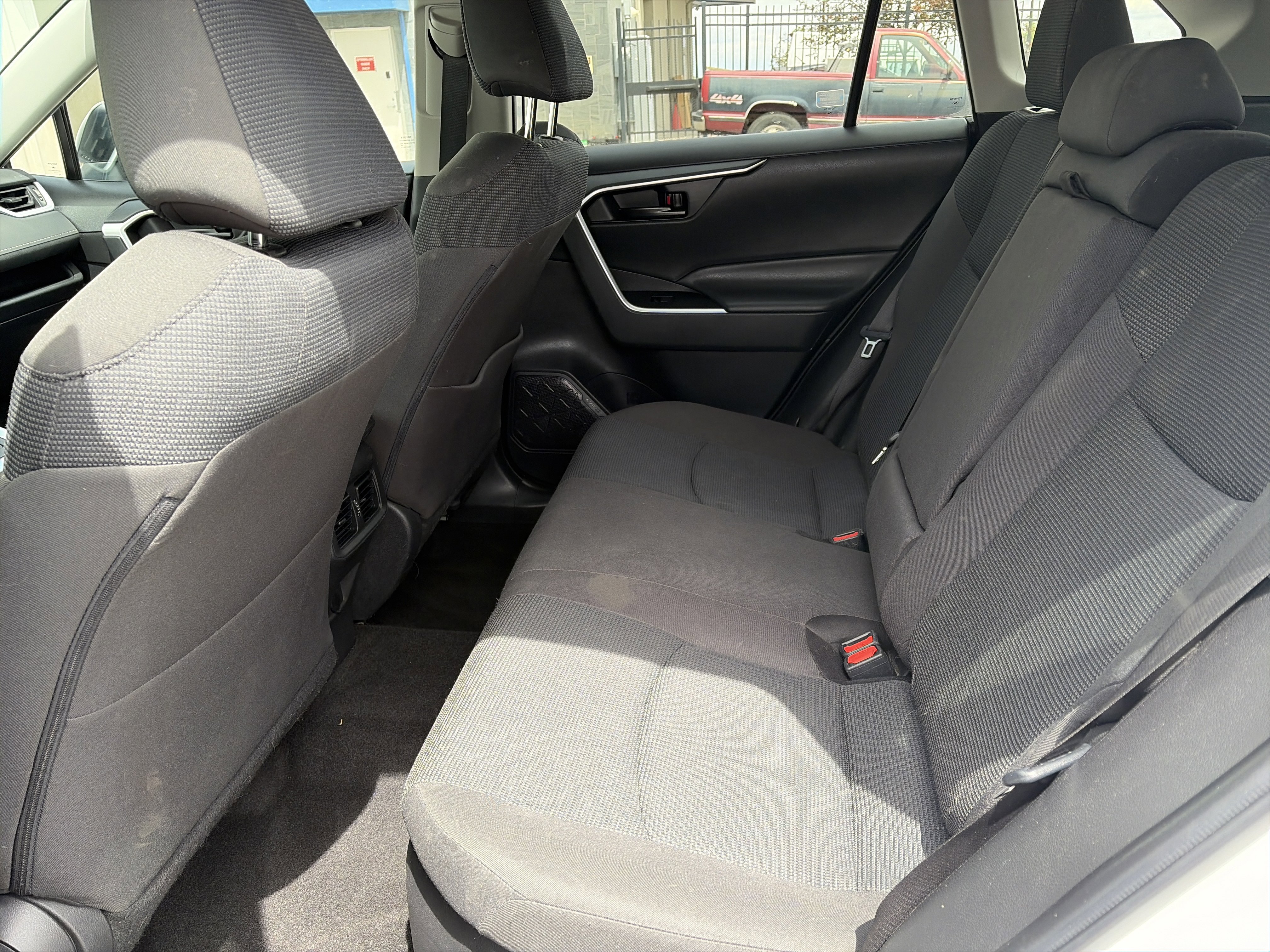 Used 2023 Toyota RAV4 LE AWD/4WD image 27