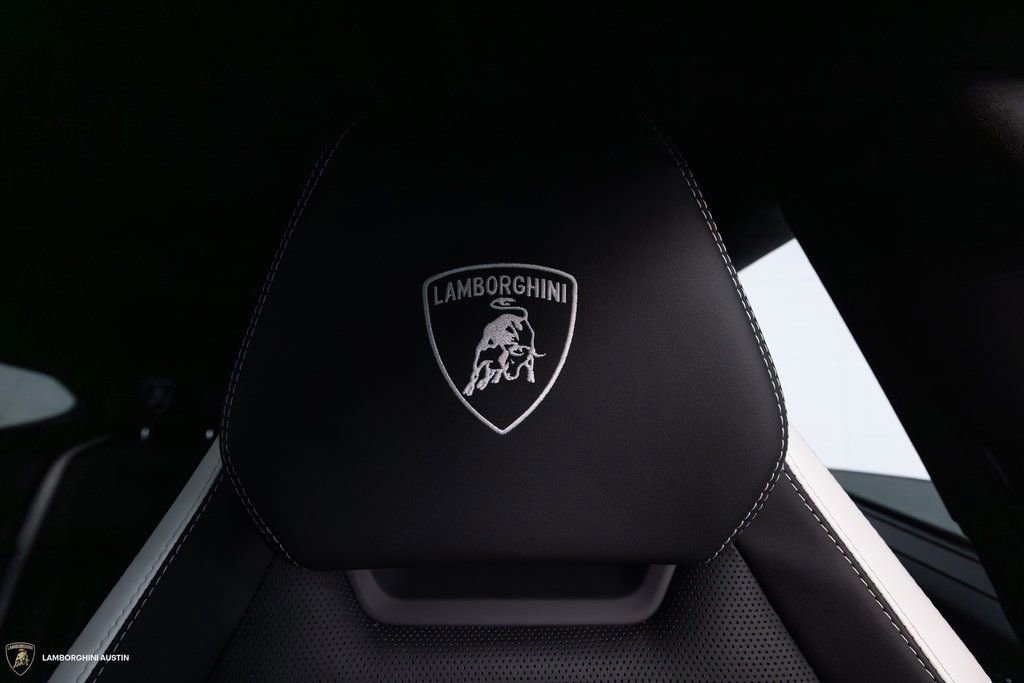 Used 2025 Lamborghini Urus Performante AWD/4WD image 37