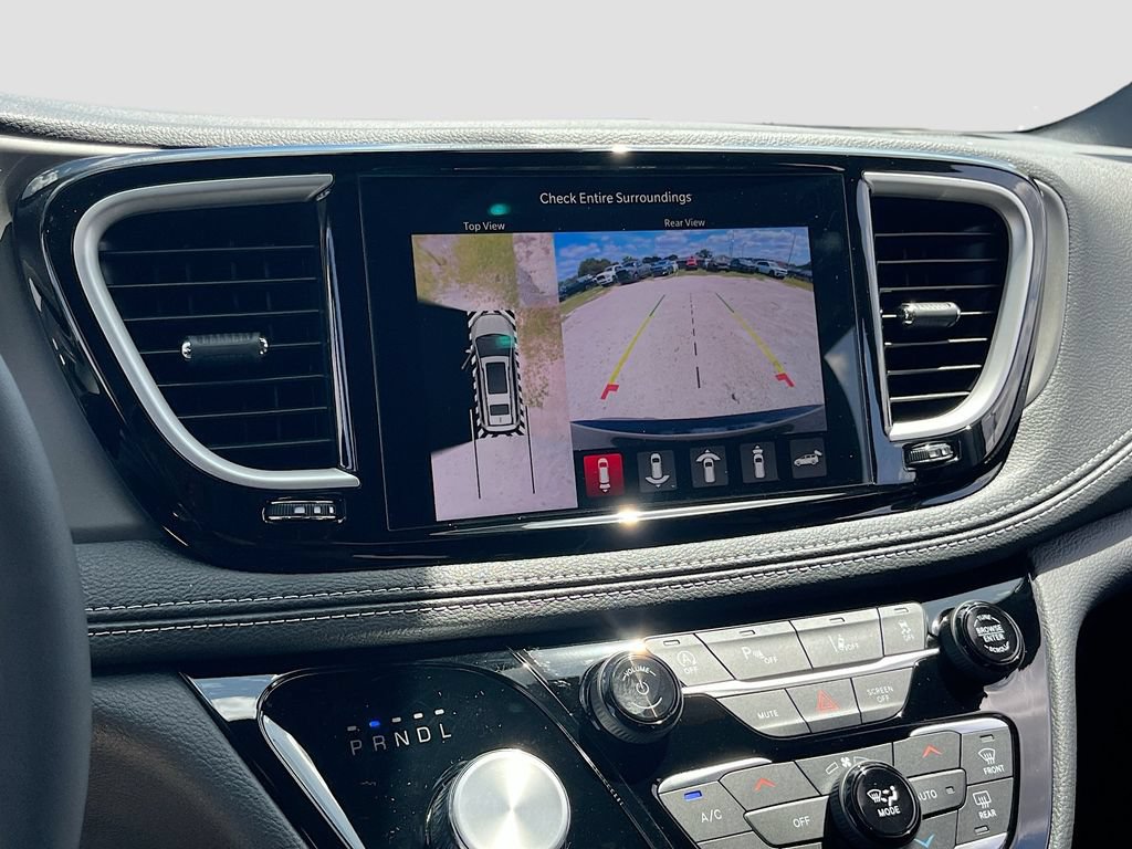 New 2027 Chrysler Pacifica Limited FWD image 14