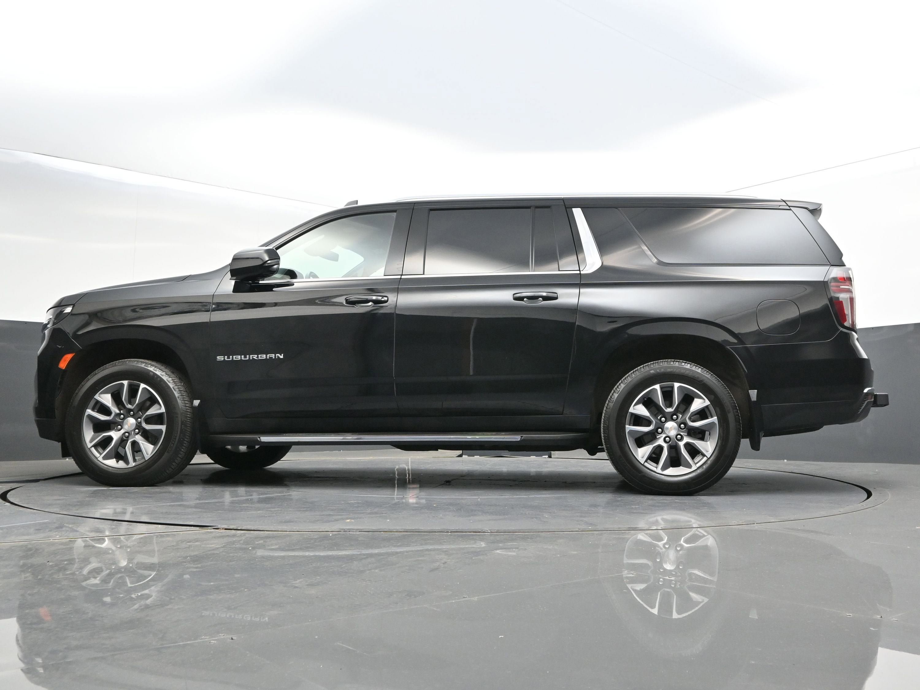Used 2023 Chevrolet Suburban LT w/ Luxury Package AWD/4WD image 48