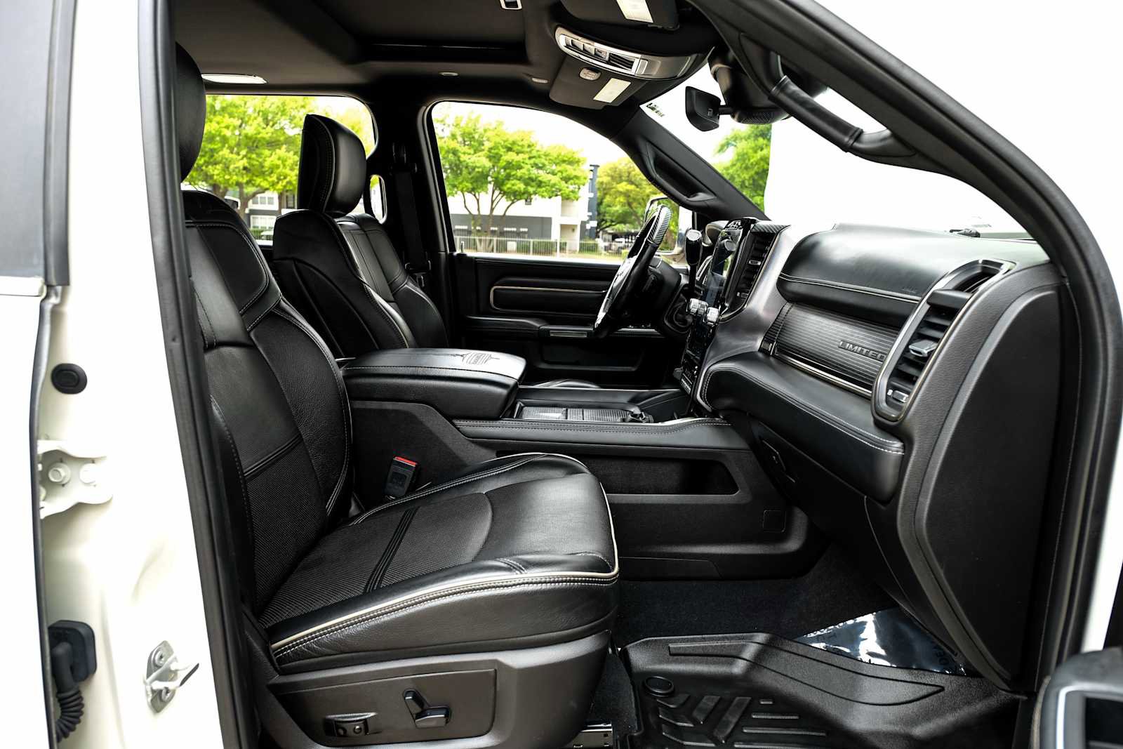 Used 2020 RAM 2500 Limited image 35