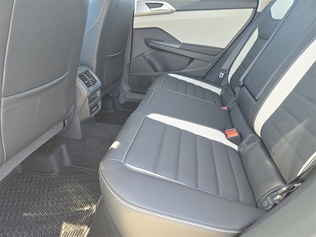 New 2026 Volkswagen Taos SEL image 22