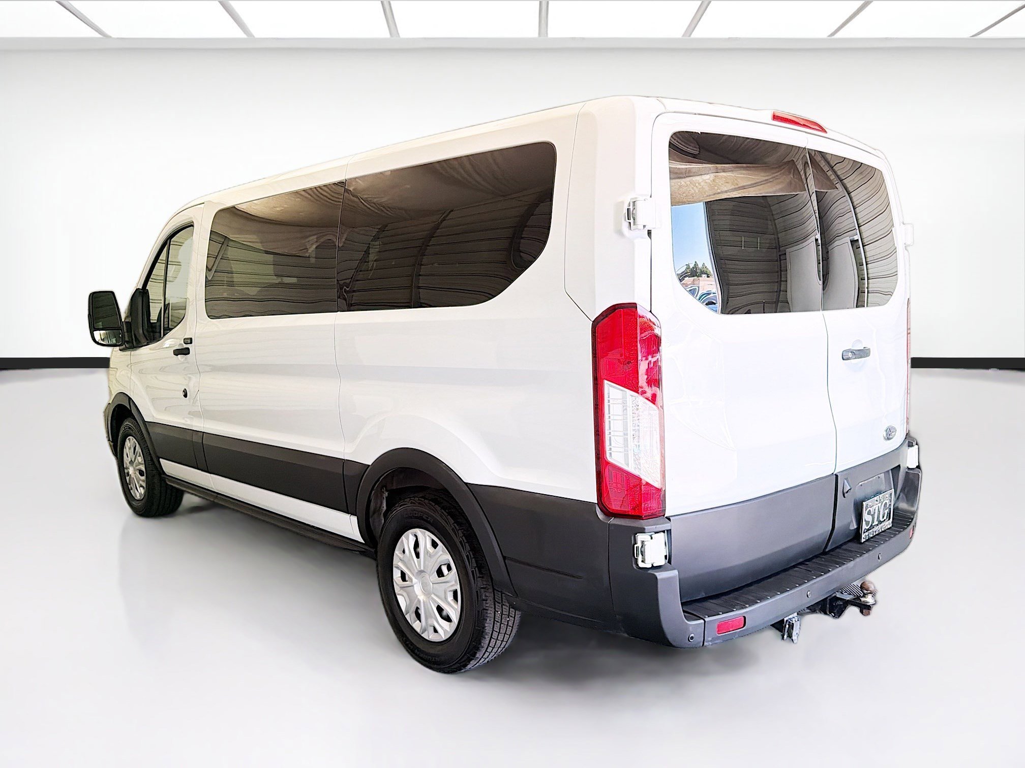 Used 2020 Ford Transit 150 XL RWD image 6