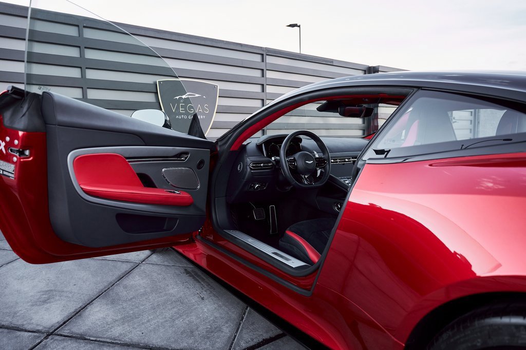 Used 2024 Aston Martin DB12 image 25