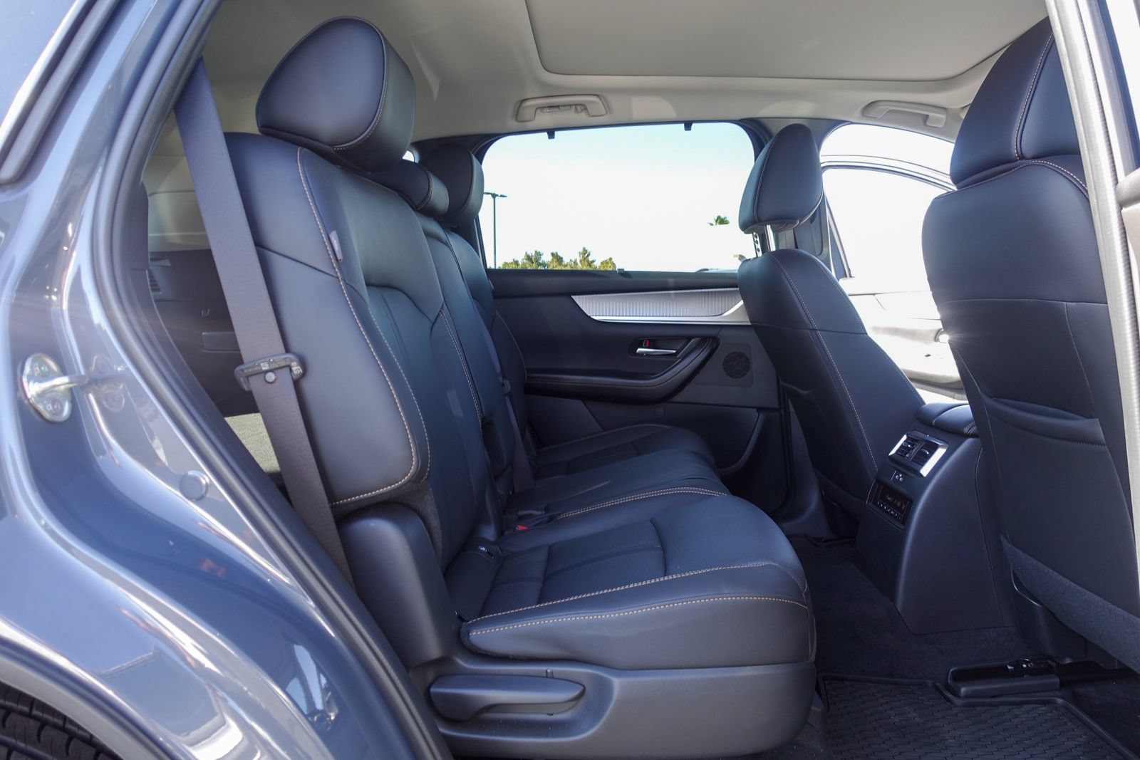Used 2025 MAZDA CX-70 Plug-In Hybrid w/ Premium Pkg AWD/4WD image 17