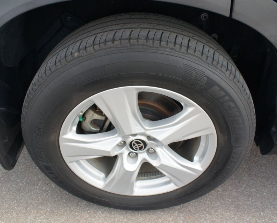 Used 2021 Toyota Highlander LE AWD/4WD image 26