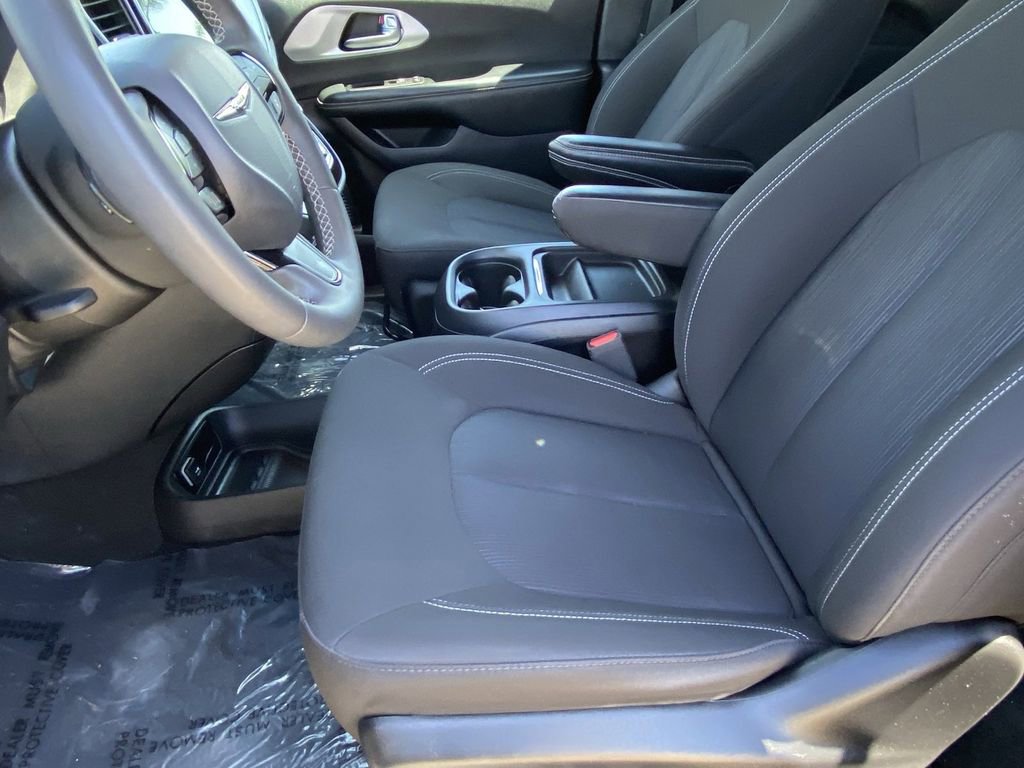 Used 2024 Chrysler Pacifica Touring FWD image 22