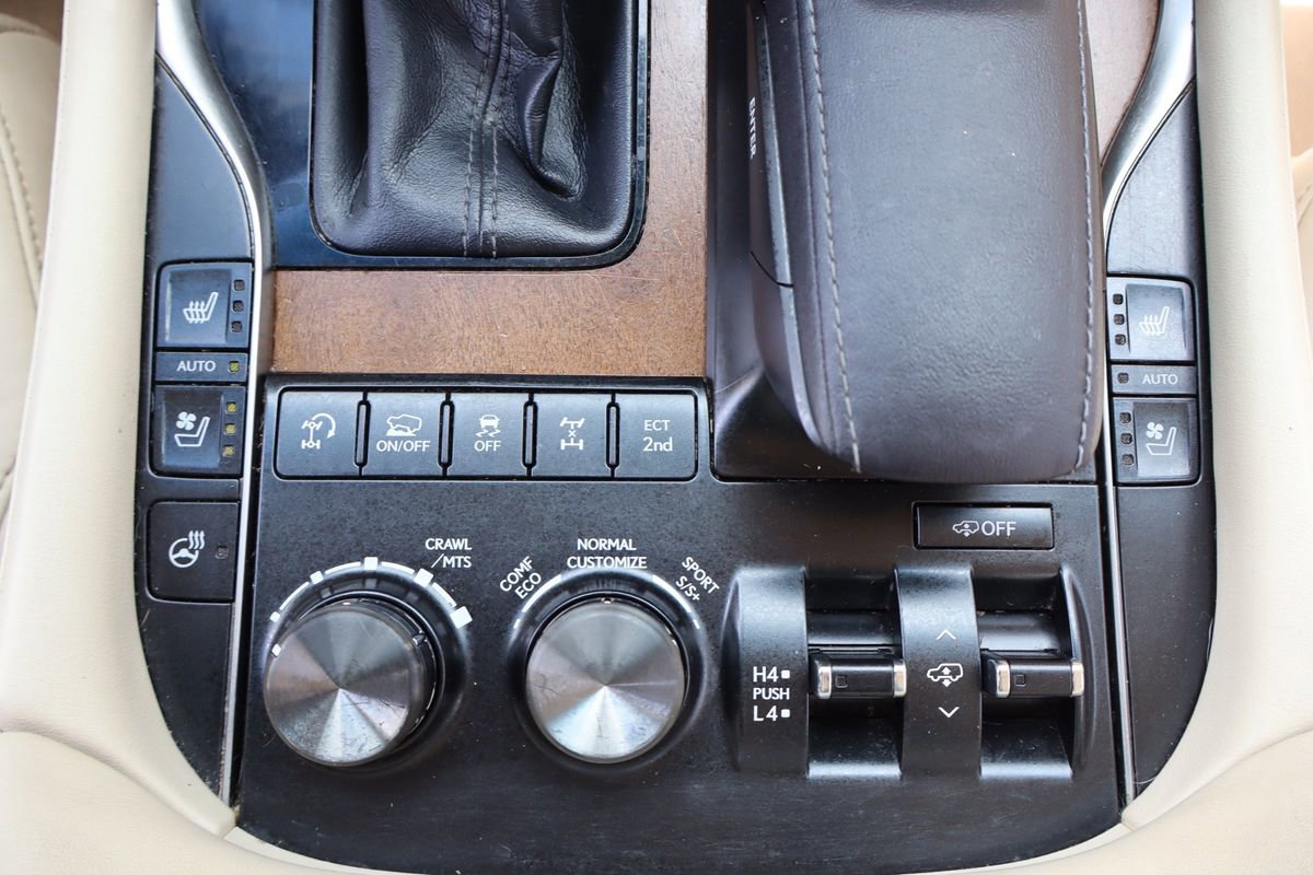 Used 2016 Lexus LX 570 4WD image 23