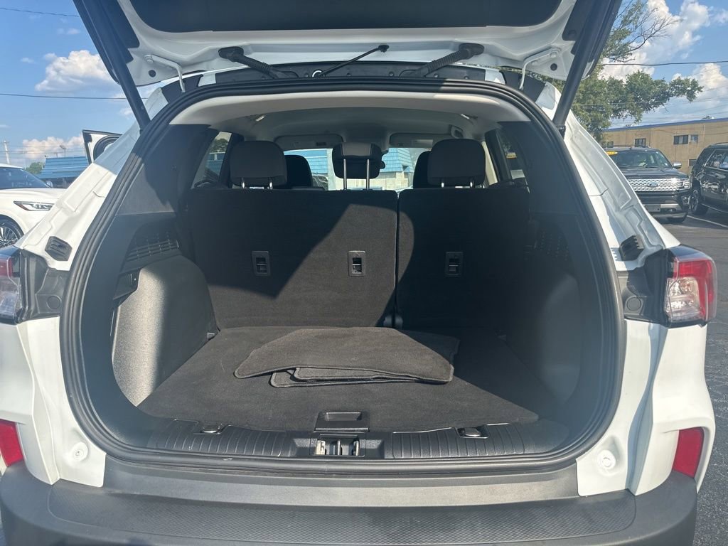 Used 2022 Ford Escape SE w/ SE Sport Appearance Package image 27