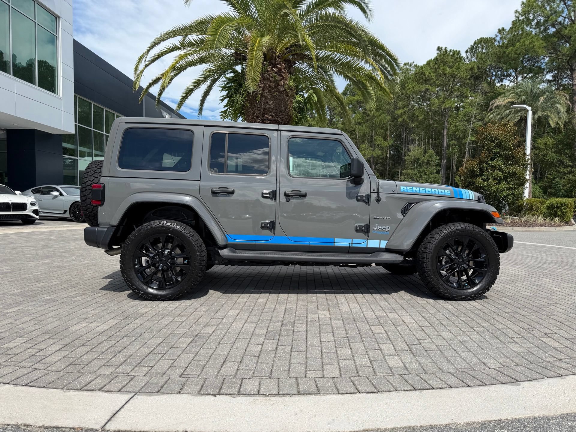 Used 2021 Jeep Wrangler Unlimited Sahara w/ Cold Weather Group AWD/4WD image 6