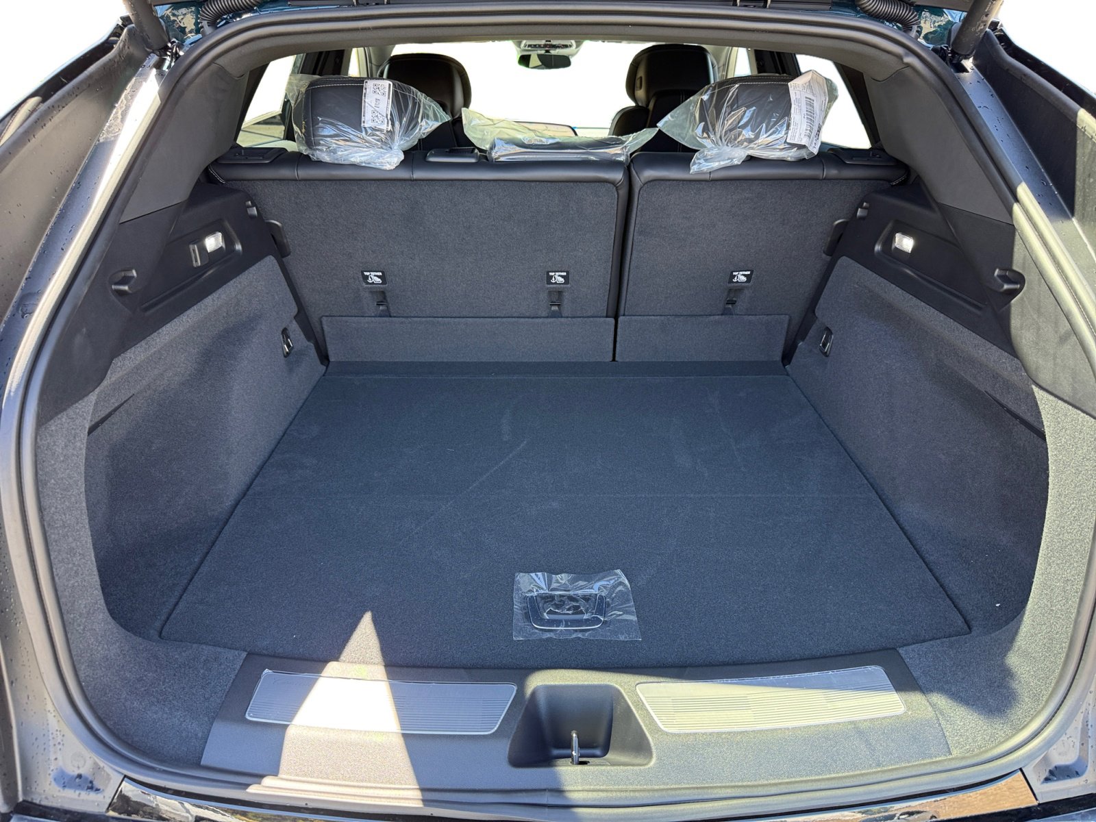 New 2025 Cadillac Lyriq Luxury image 17