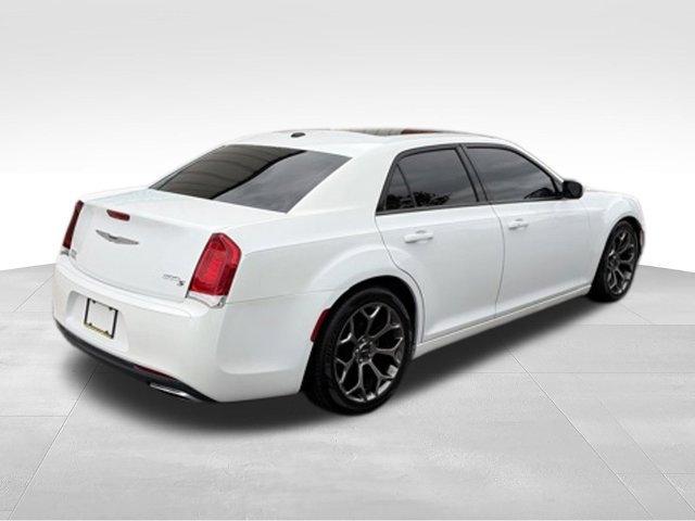 Used 2015 Chrysler 300 S RWD image 31