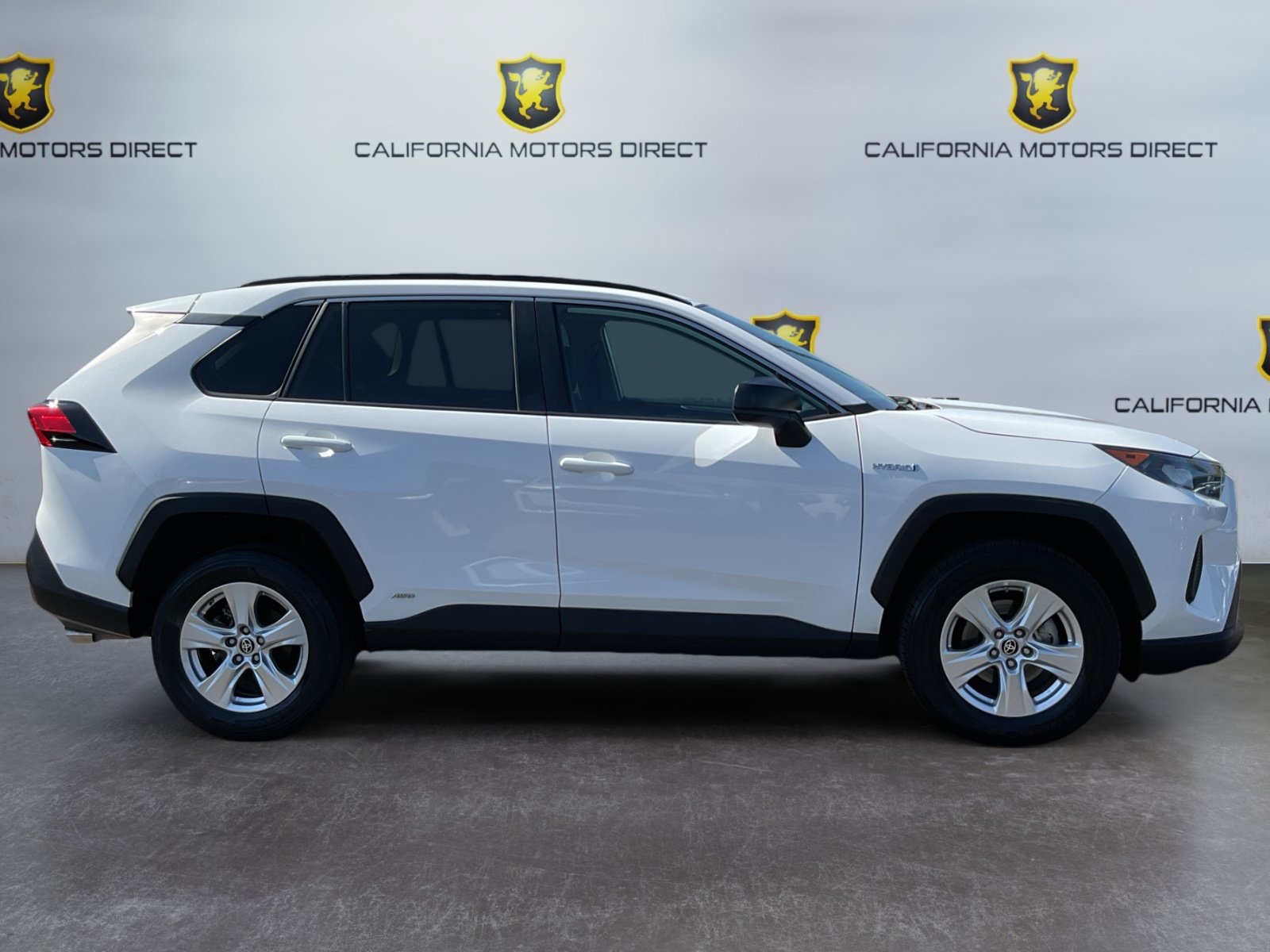 Used 2021 Toyota RAV4 LE AWD/4WD image 4