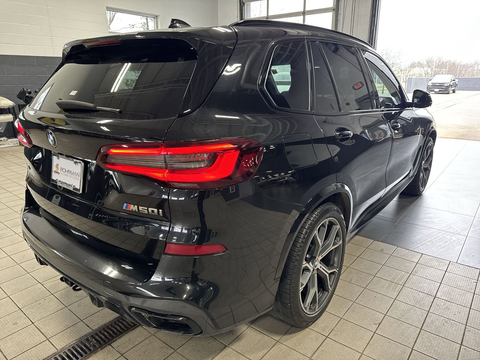 Used 2021 BMW X5 M50i w/ Executive Package image 42