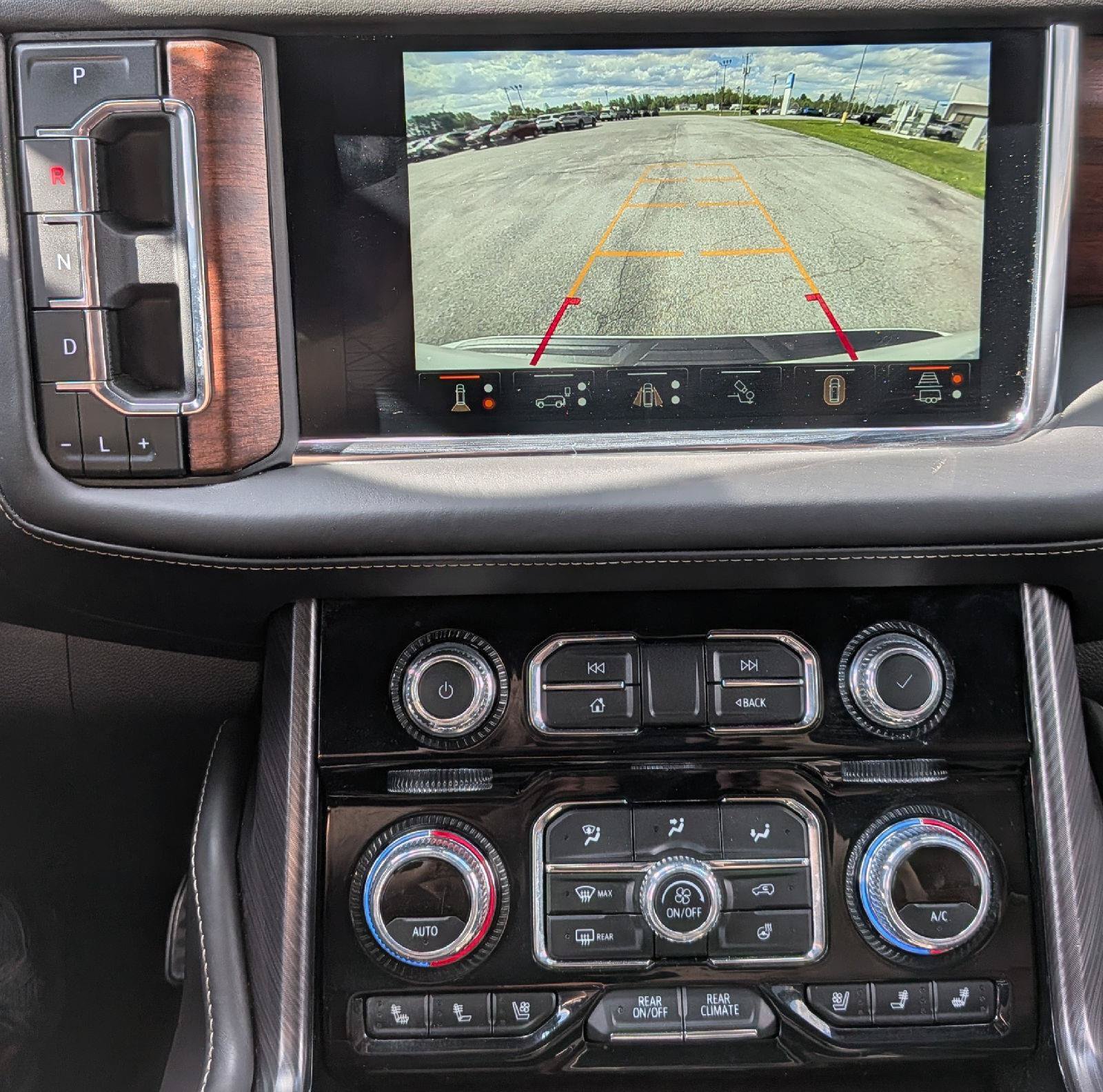Used 2023 GMC Yukon XL Denali Ultimate AWD/4WD image 19