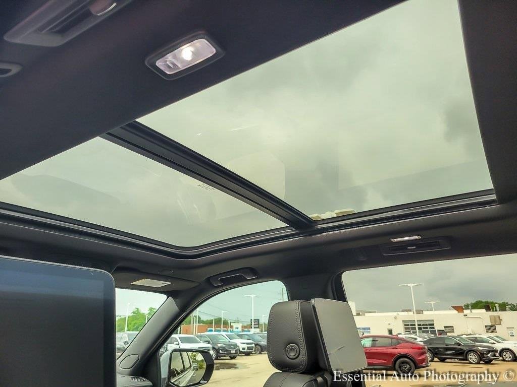Used 2024 GMC Yukon Denali w/ Advanced Technology Package image 13