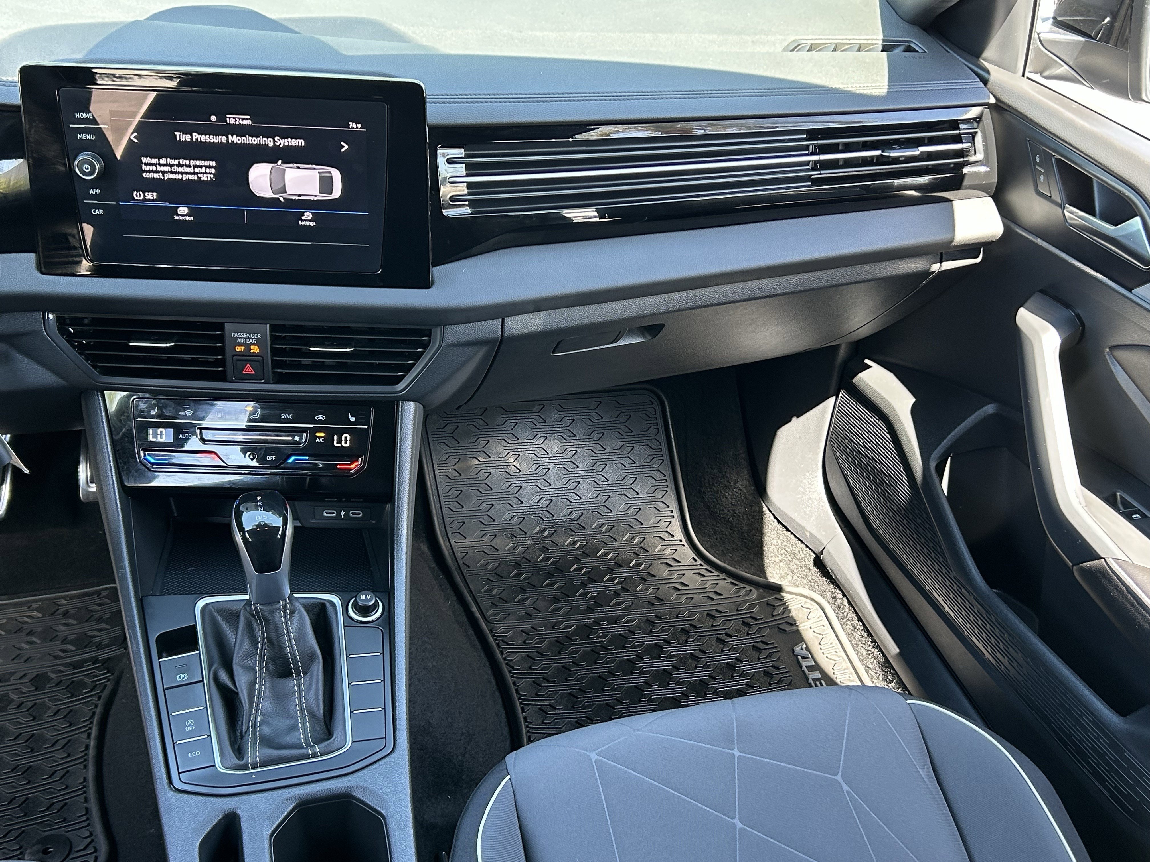 Used 2025 Volkswagen Jetta Sport image 14