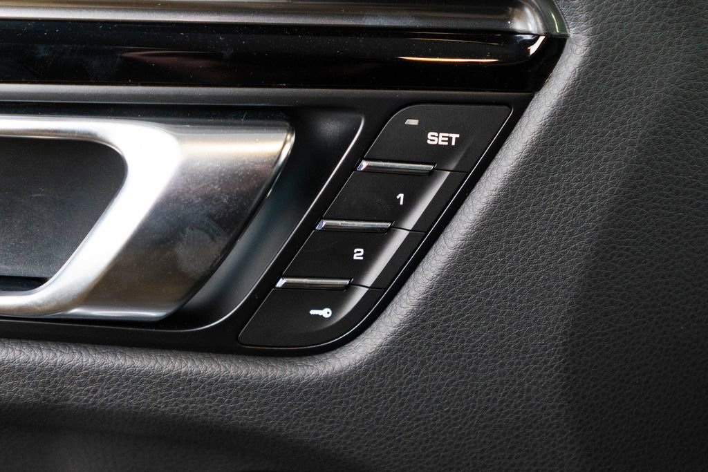 Certified 2026 Porsche Macan S AWD/4WD image 19