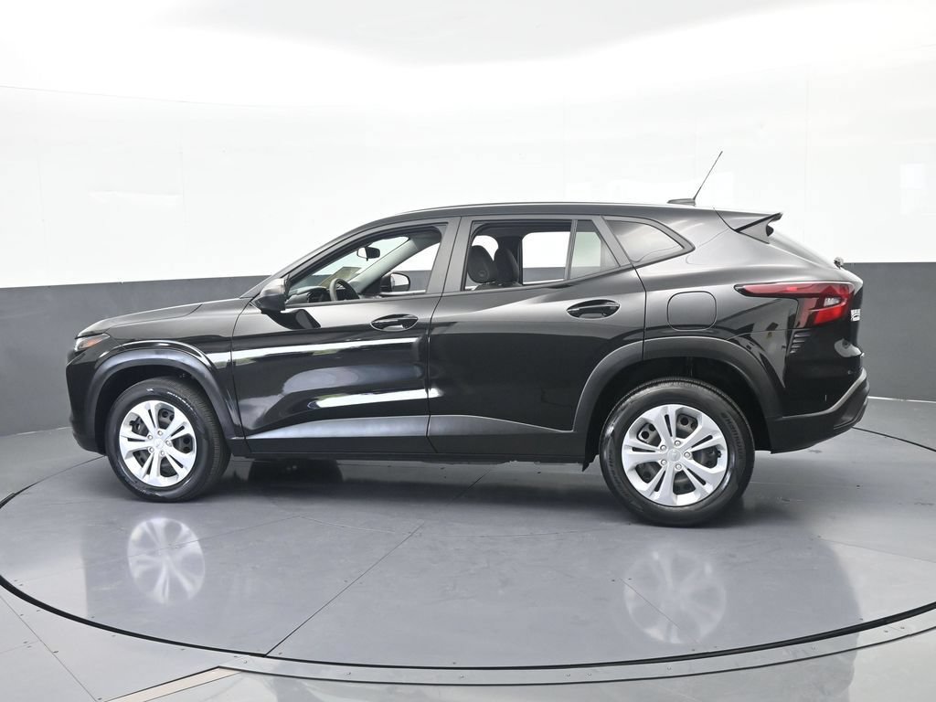 Used 2024 Chevrolet Trax LS FWD image 3