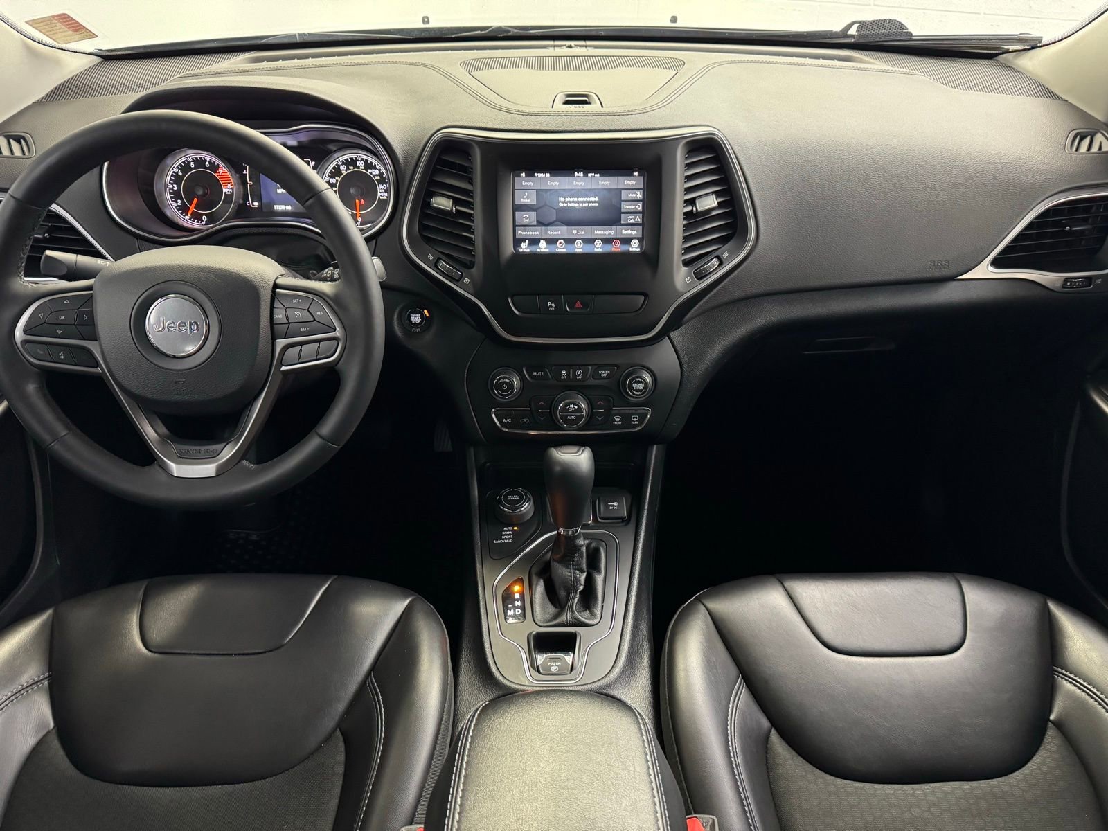 Used 2019 Jeep Cherokee Latitude Plus w/ Comfort/Convenience Group image 17