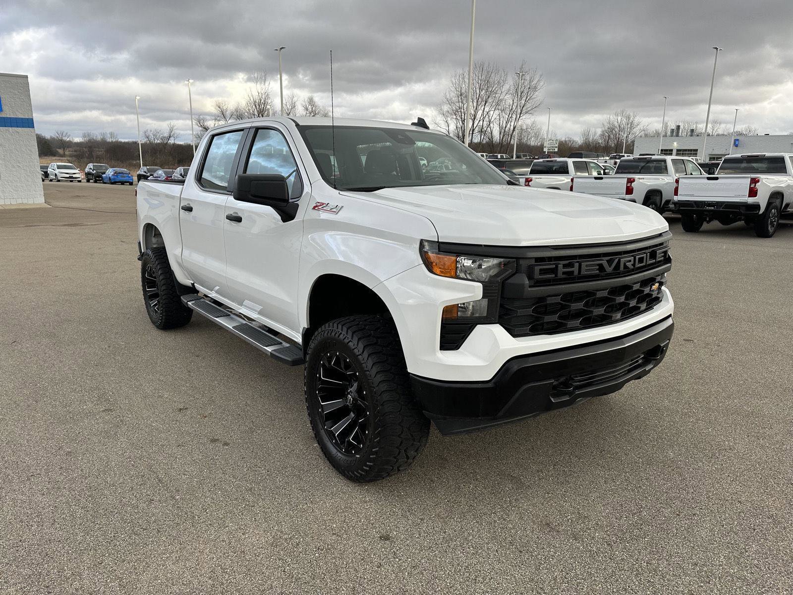 Used 2024 Chevrolet Silverado 1500 W/T w/ Z71 Off-Road Package AWD/4WD image 9