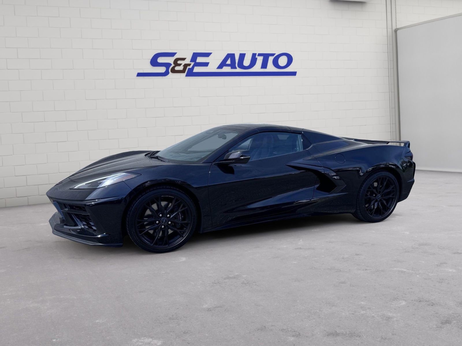 Used 2024 Chevrolet Corvette Stingray Convertible w/ Z51 Performance Package image 2