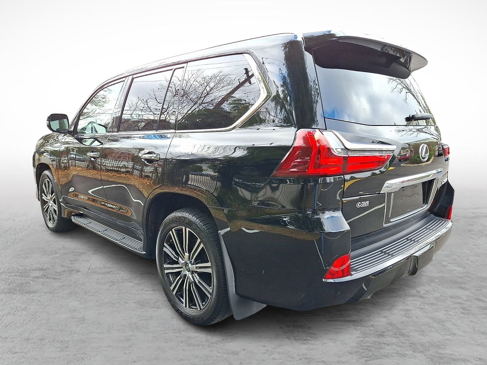 Certified 2020 Lexus LX 570 4WD w/ 3rd Row & Luxury Pkg image 4