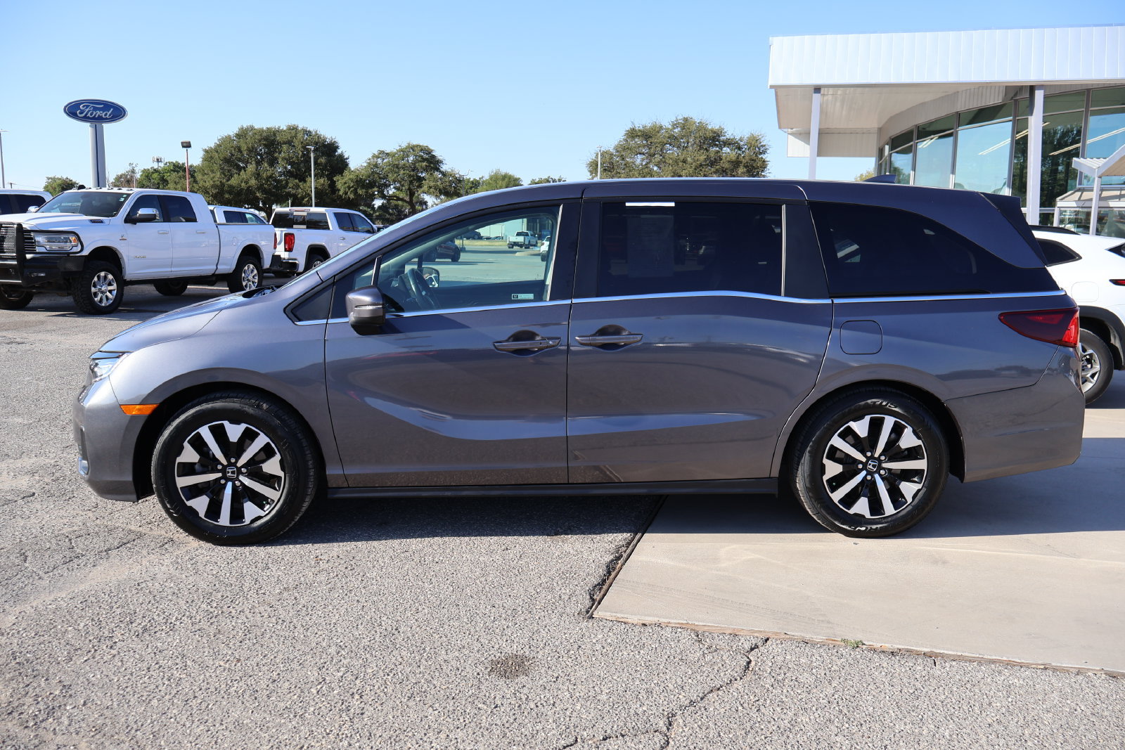 Used 2025 Honda Odyssey EX-L image 2