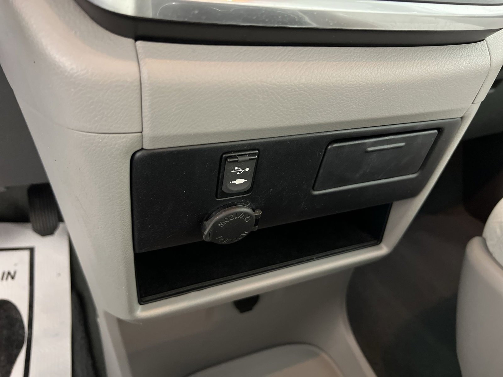 Used 2017 Toyota Sienna LE image 33