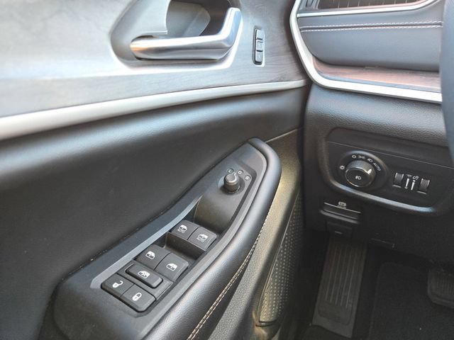 Used 2023 Jeep Grand Cherokee Limited AWD/4WD image 20