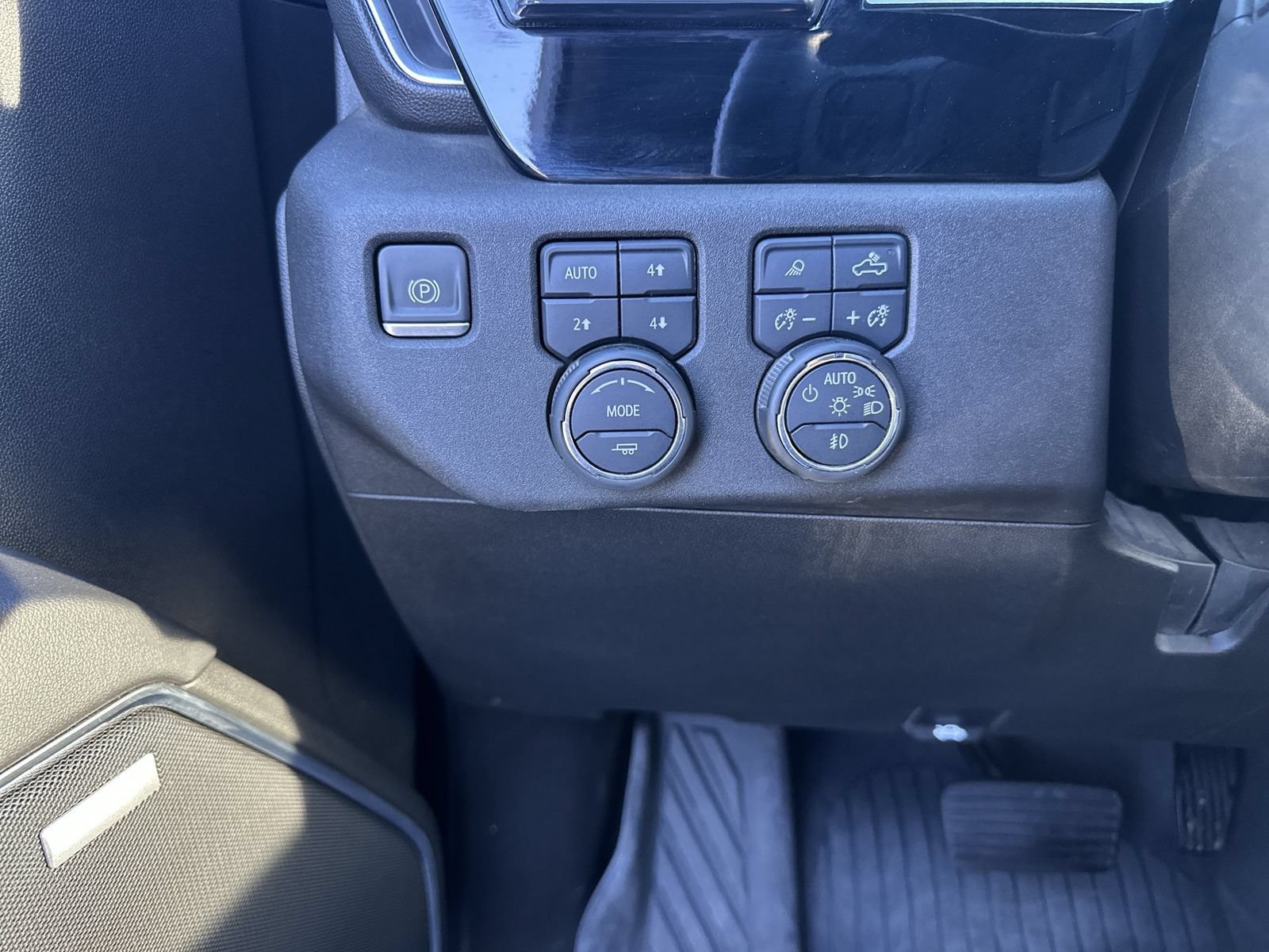 Certified 2024 Chevrolet Silverado 2500 LTZ w/ LTZ Plus Package AWD/4WD image 18