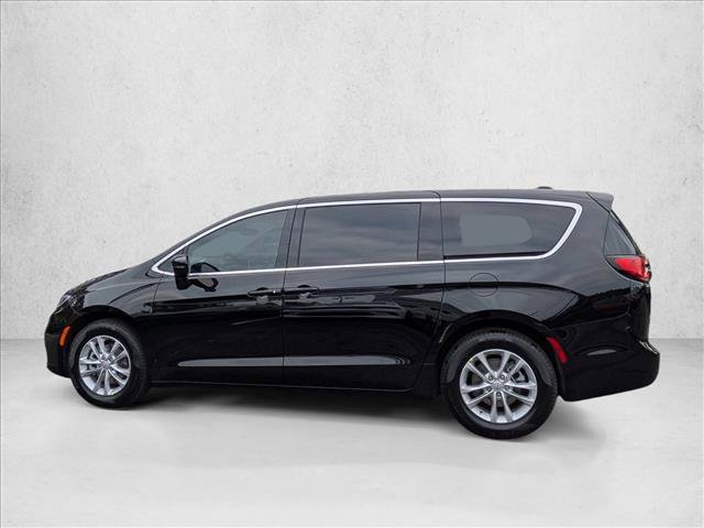 New 2026 Chrysler Pacifica Select image 5