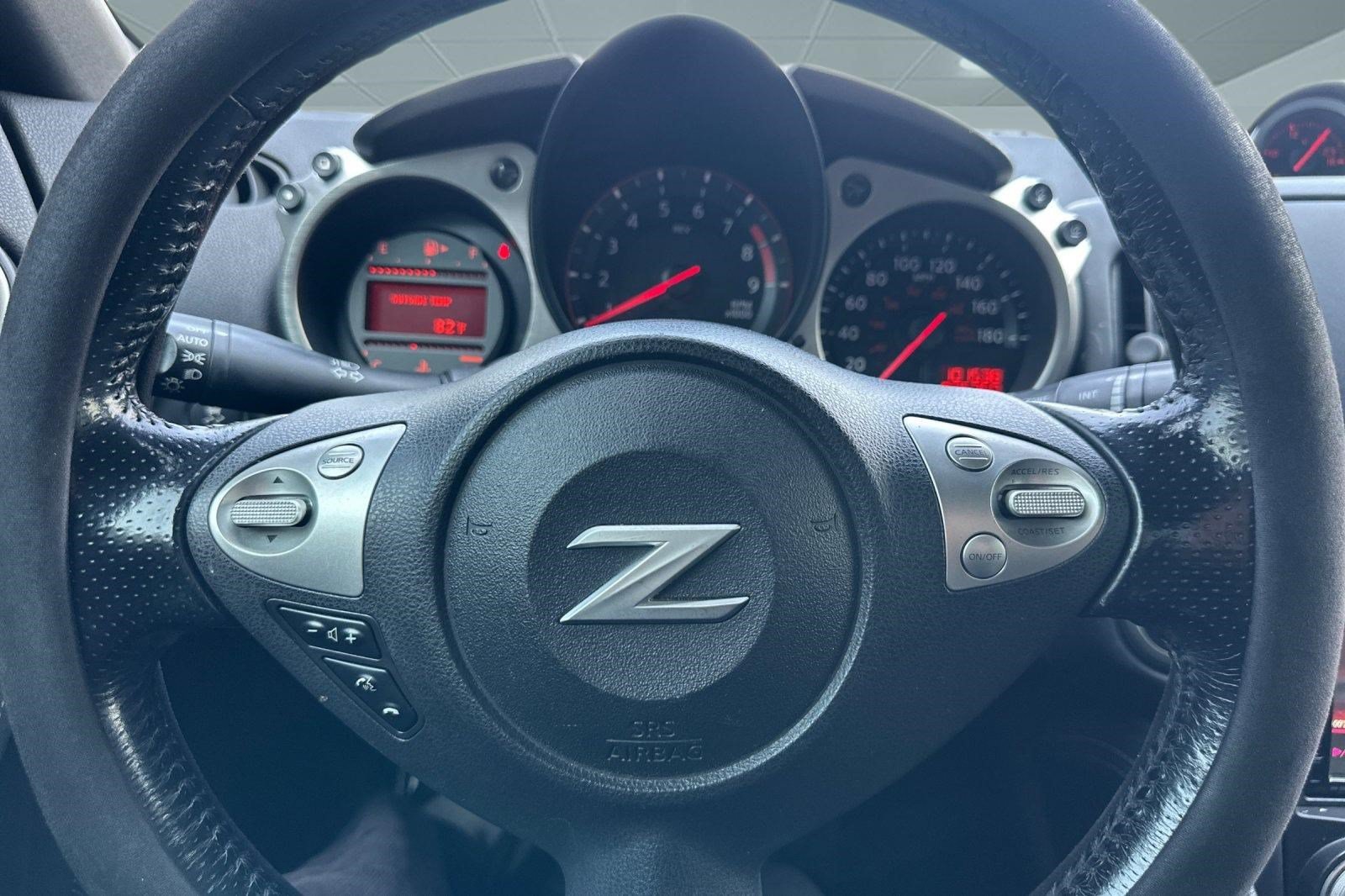 Used 2016 Nissan 370Z Coupe RWD image 11