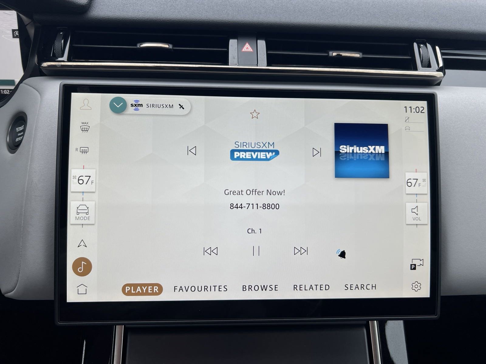 New 2025 Land Rover Range Rover Velar Dynamic SE image 18