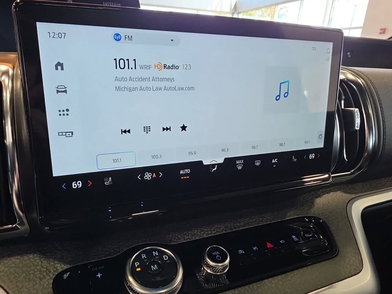 Used 2025 Ford Expedition Tremor AWD/4WD image 34