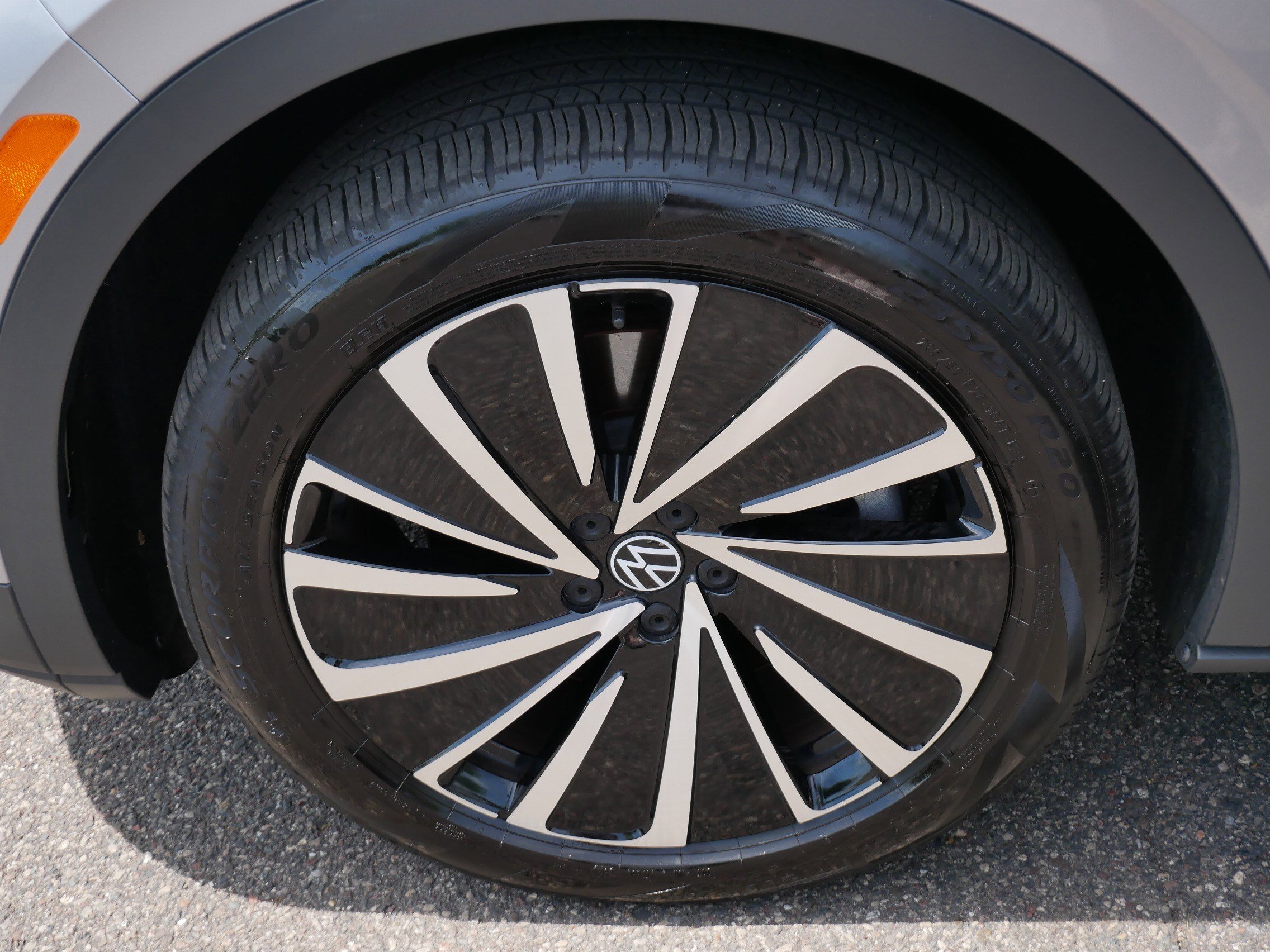 Used 2024 Volkswagen ID.4 Pro AWD/4WD image 15