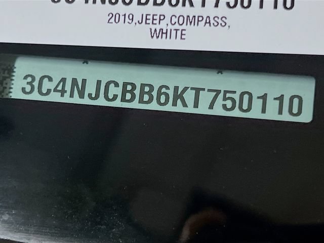 Used 2019 Jeep Compass Latitude FWD image 30