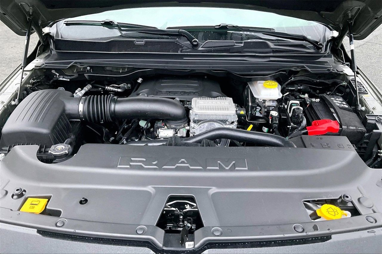 New 2026 RAM 1500 4x4 Crew Cab image 36