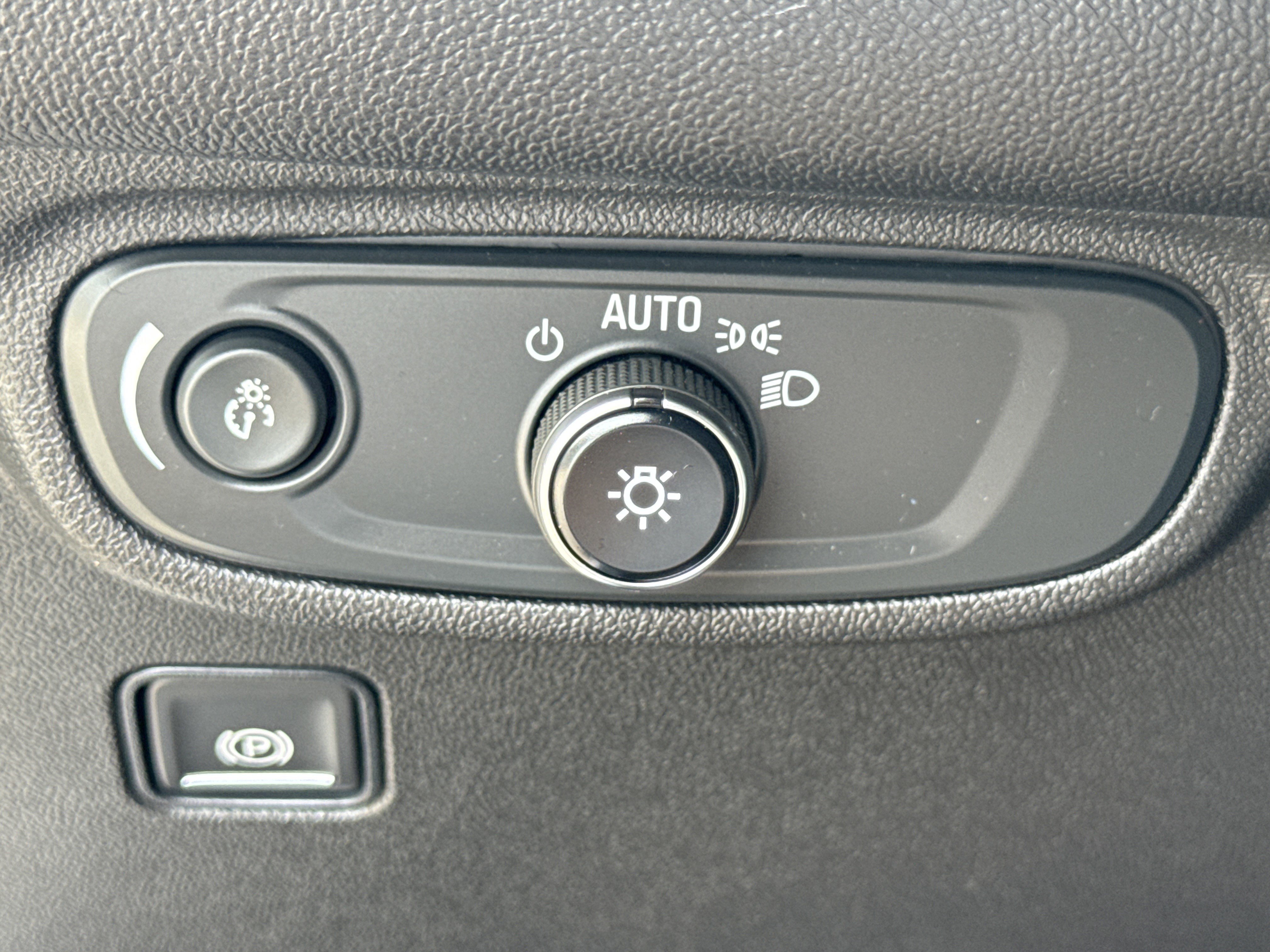 Used 2021 GMC Terrain SLE w/ Driver Convenience Package image 33