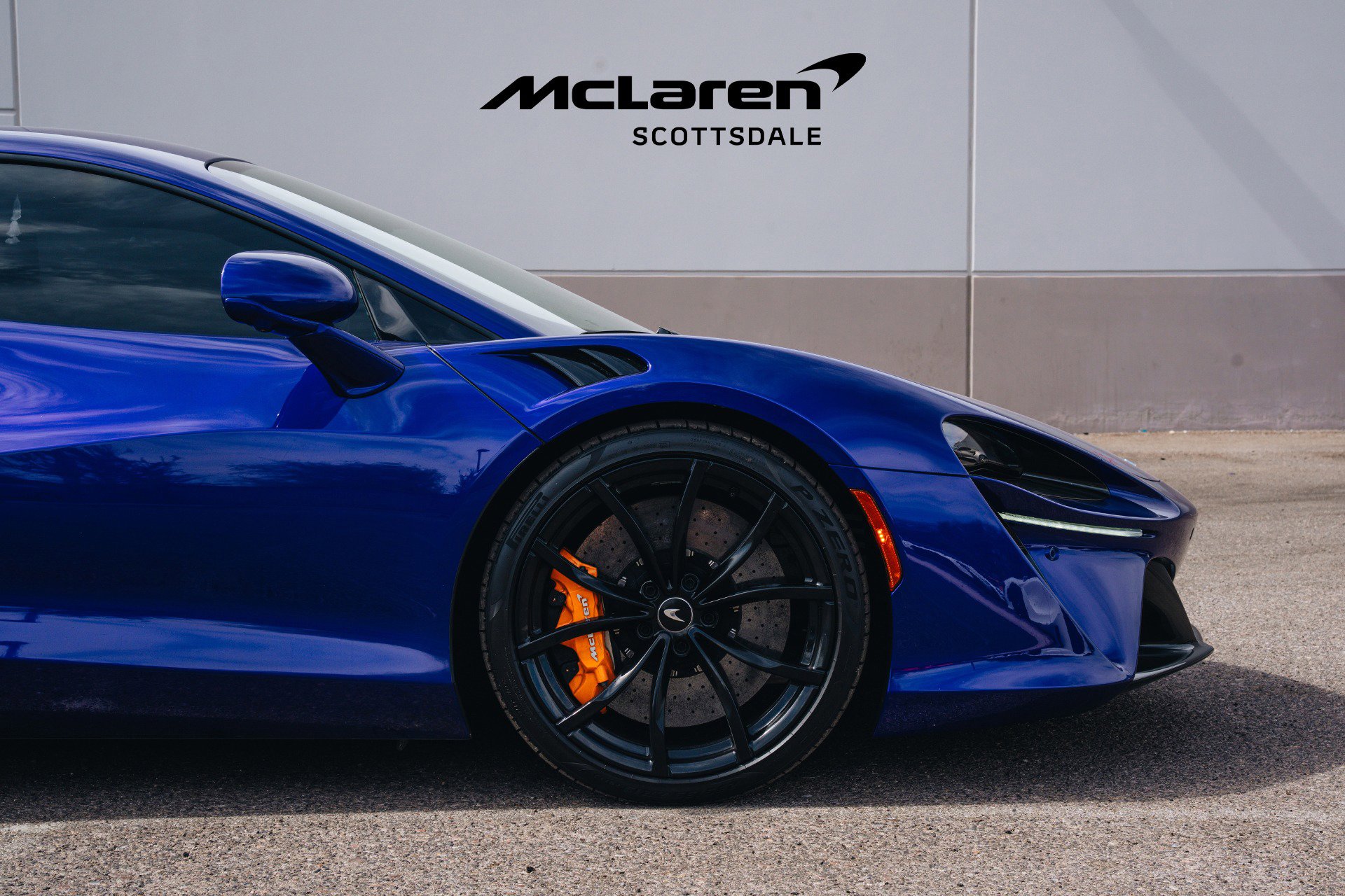Used 2023 McLaren Artura image 15