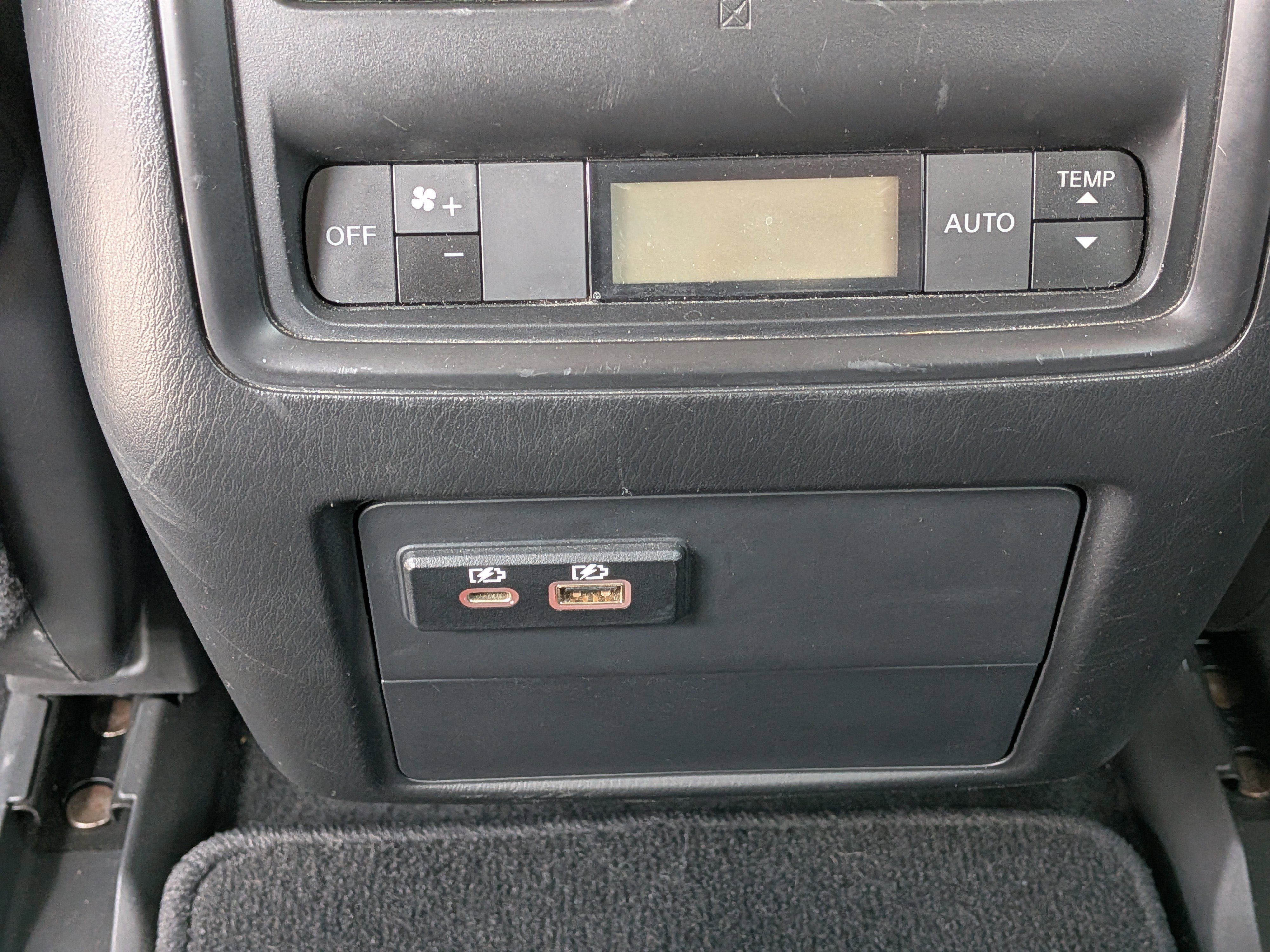 Used 2020 Nissan Pathfinder SV image 15