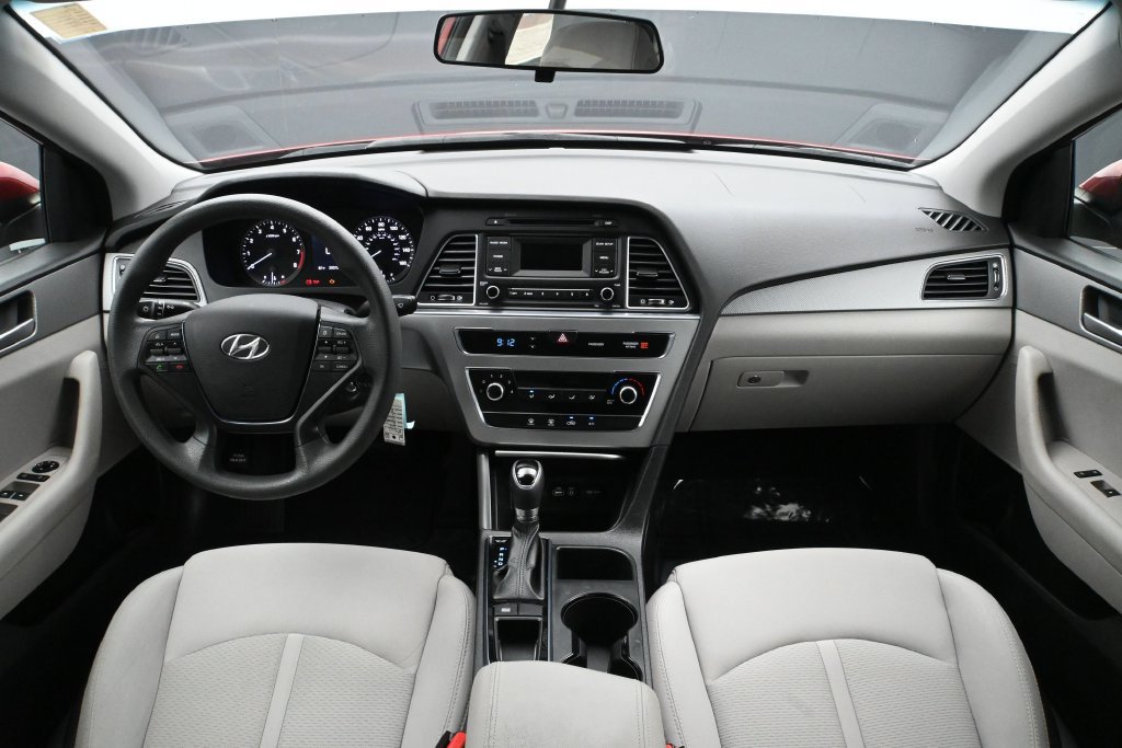 Used 2015 Hyundai Sonata SE w/ Cargo Package FWD image 13