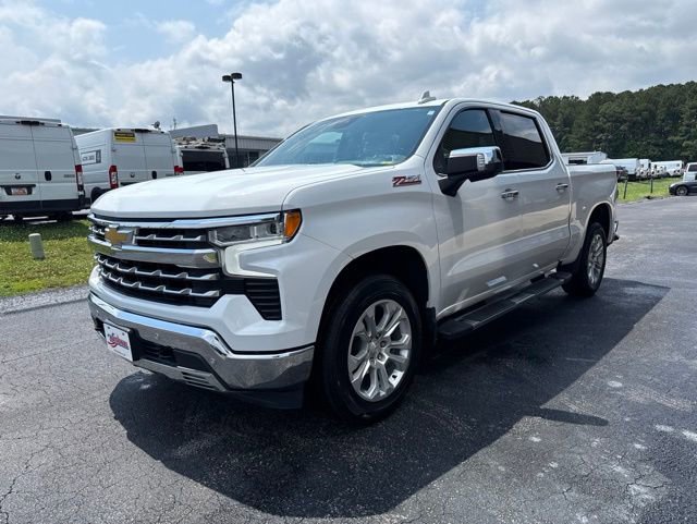 Used 2022 Chevrolet Silverado 1500 LTZ AWD/4WD image 4